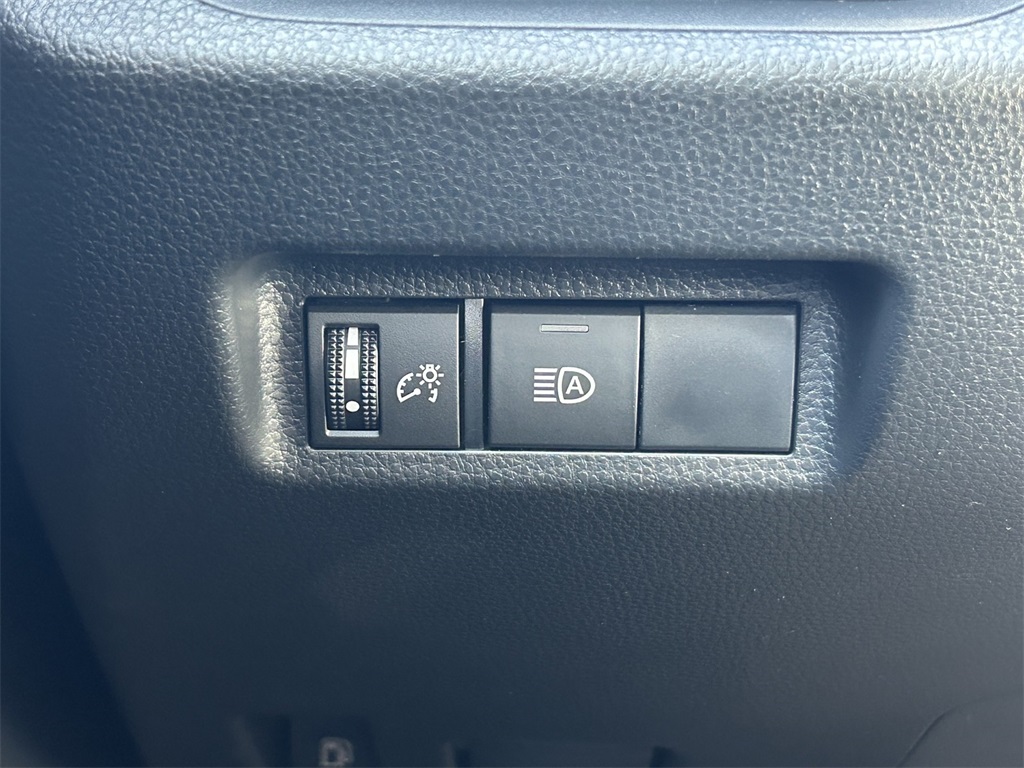 2025 Toyota RAV4 Hybrid LE photo 17