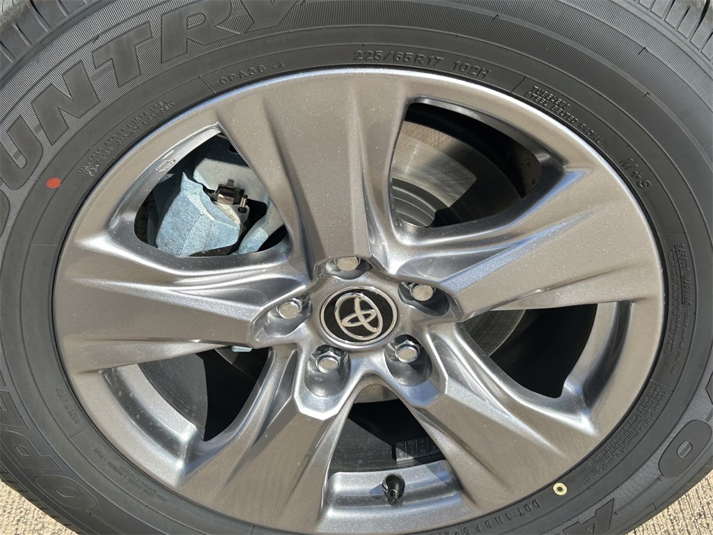 2025 Toyota RAV4 Hybrid LE photo 8