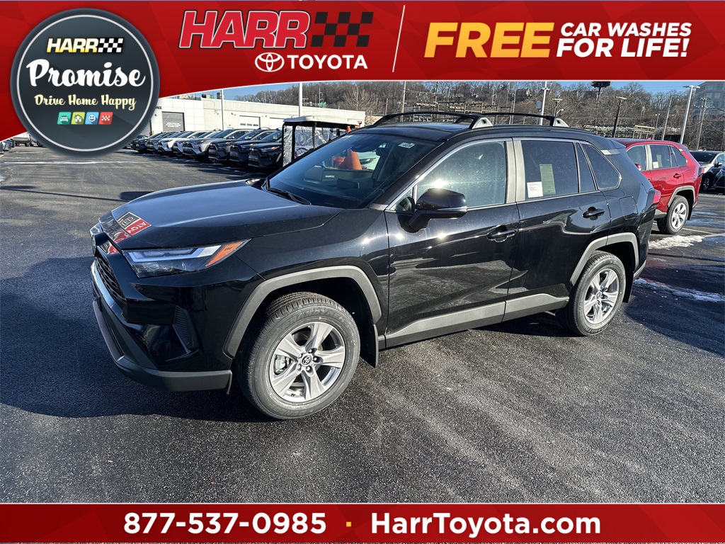 2025 Toyota RAV4 XLE's photo