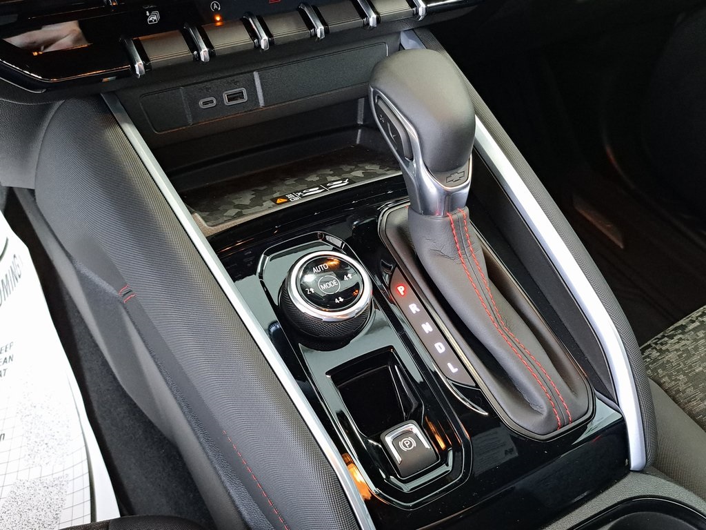 2025 Chevrolet Colorado Z71 4D Crew Cab 4WD 17