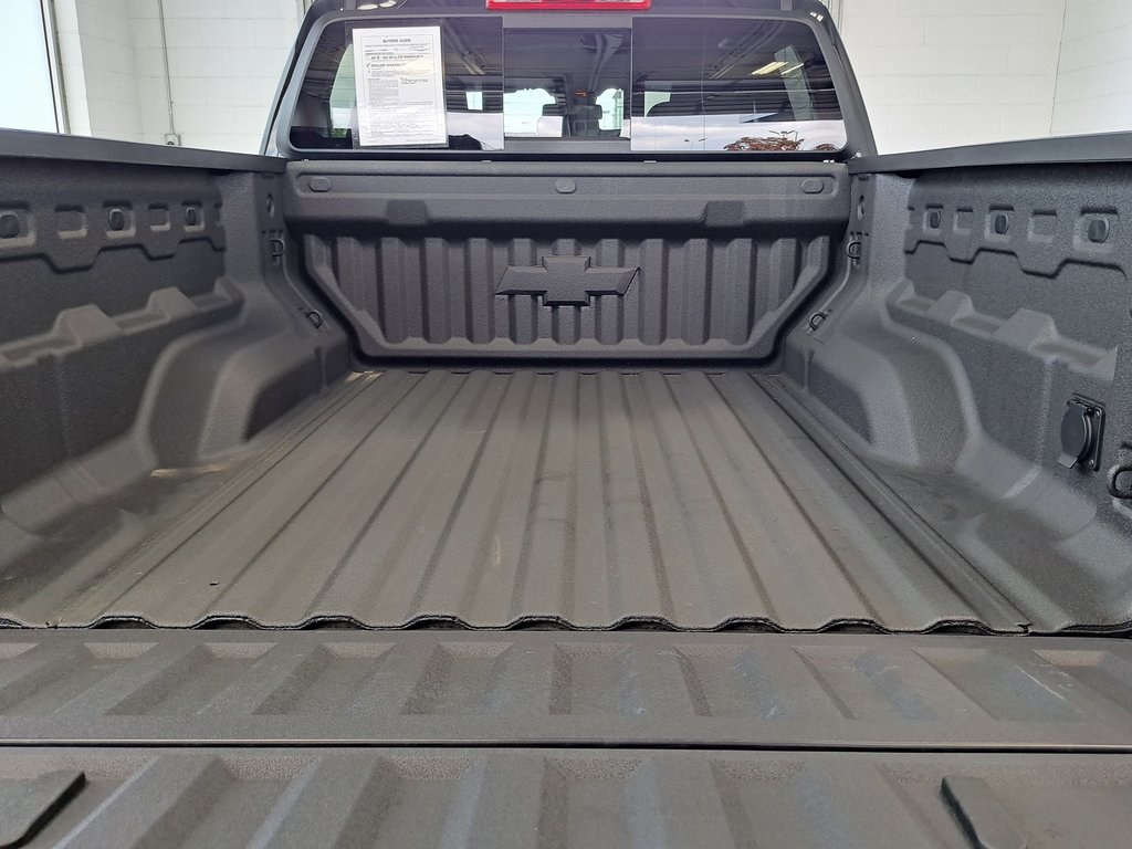 2025 Chevrolet Colorado Z71 4D Crew Cab 4WD 28