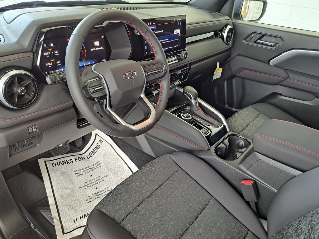 2025 Chevrolet Colorado Z71 4D Crew Cab 4WD 8