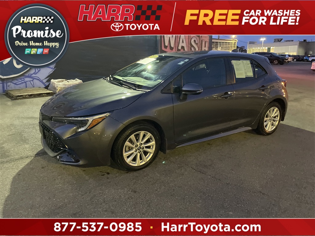 2024 Toyota Corolla Hatchback SE's photo