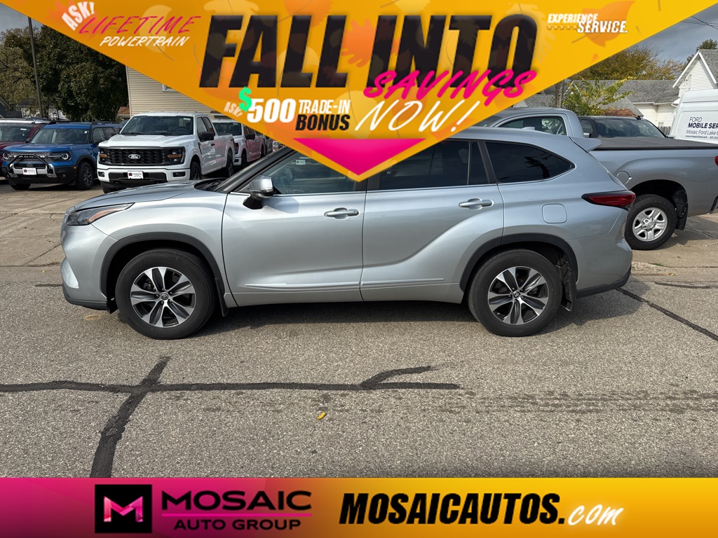 Used 2023 Toyota Highlander XLE SUVs