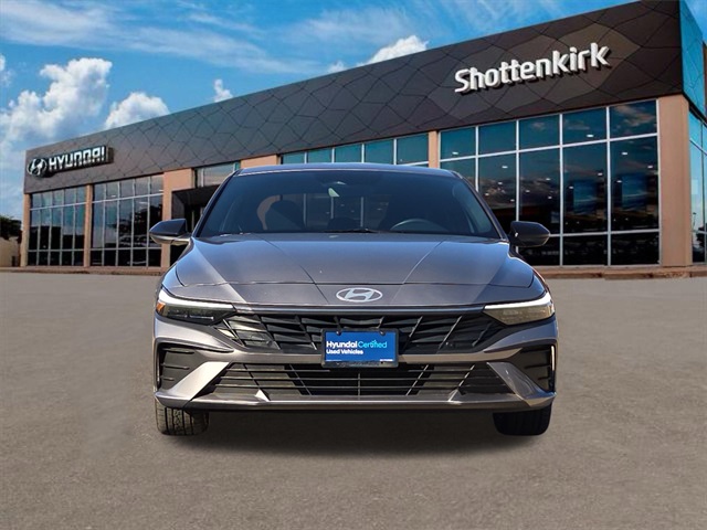 2025 Hyundai Elantra SEL Sport photo 2