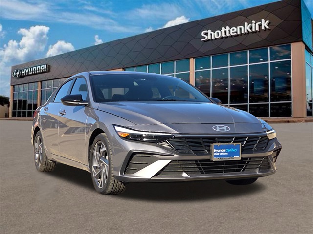 2025 Hyundai Elantra SEL Sport photo 3