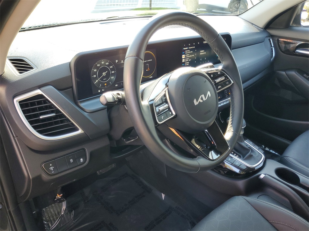 used 2024 Kia Seltos car, priced at $21,995