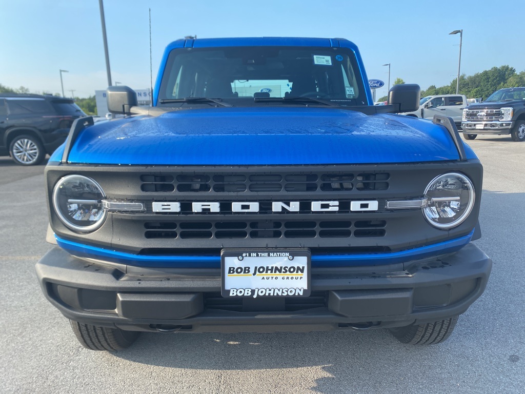 2025 Ford Bronco Base photo 3