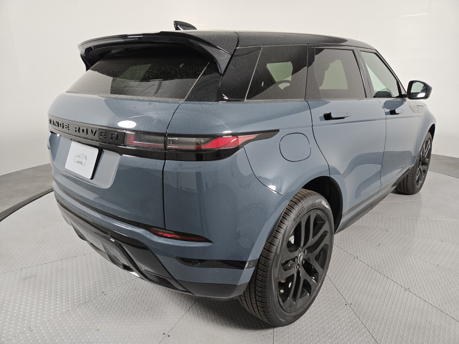 2026 Land Rover Range Rover Evoque Dynamic SE photo 2