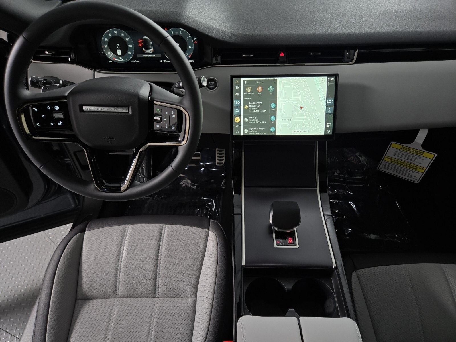 2026 Land Rover Range Rover Evoque Dynamic SE photo 4