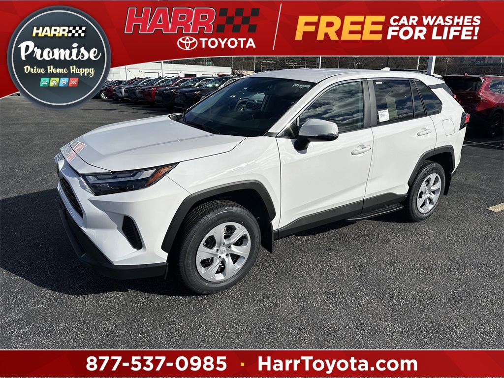 2025 Toyota RAV4 LE's photo