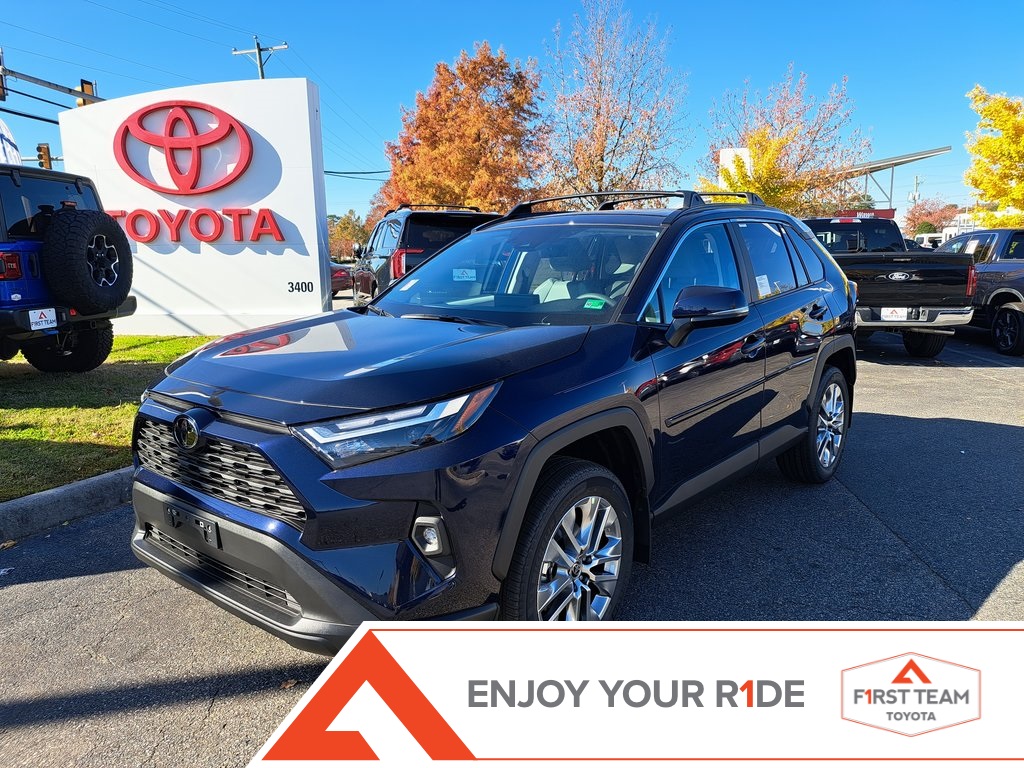 2025 Toyota RAV4 XLE's photo
