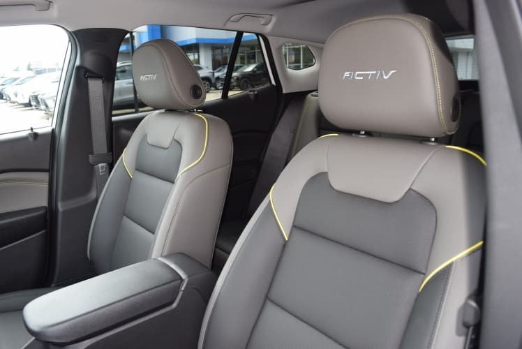 2025 Summit White Chevrolet Trax ACTIV FWD SUV