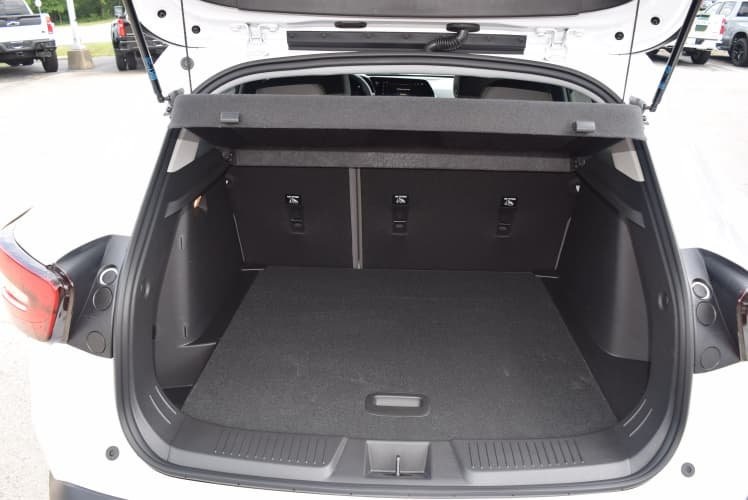 2025 Summit White Chevrolet Trax ACTIV FWD SUV