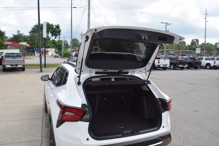 2025 Summit White Chevrolet Trax ACTIV FWD SUV