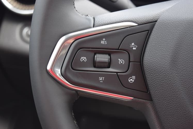 2025 Summit White Chevrolet Trax ACTIV FWD SUV