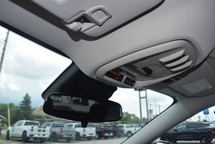 2025 Summit White Chevrolet Trax ACTIV FWD SUV