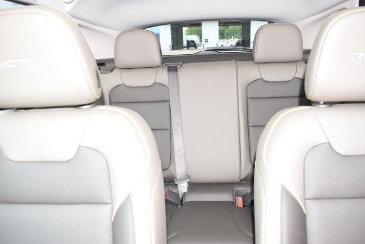 2025 Summit White Chevrolet Trax ACTIV FWD SUV