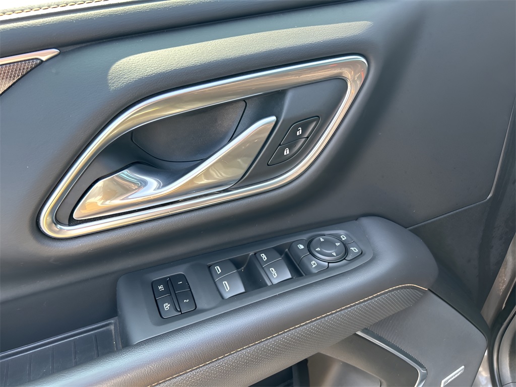 2021 Gmc Yukon XL AT4 photo 2