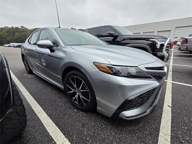 2023 Toyota Camry SE's photo