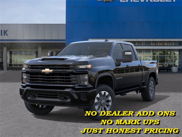 2025 Chevrolet Silverado 2500HD Custom photo 3