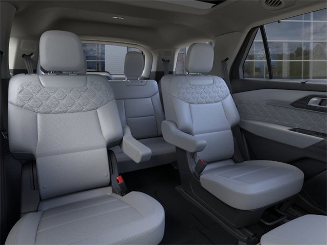 2025 Star White Metallic Tri-Coat Ford Explorer Platinum 4X4 SUV