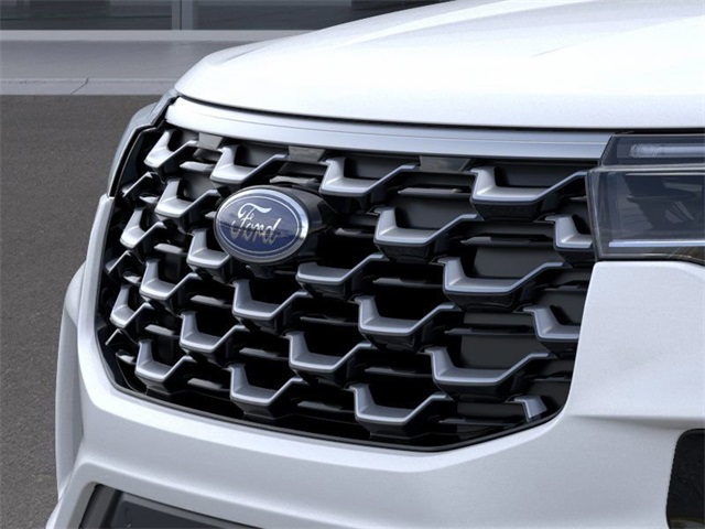 2025 Star White Metallic Tri-Coat Ford Explorer Platinum 4X4 SUV