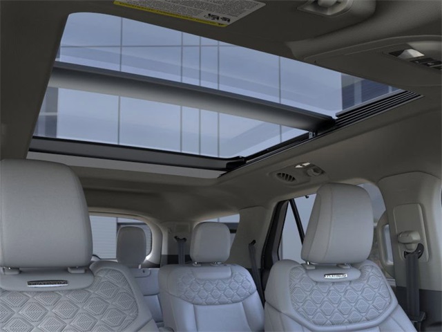 2025 Star White Metallic Tri-Coat Ford Explorer Platinum 4X4 SUV