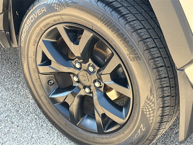 2022 Toyota RAV4 LE photo 8