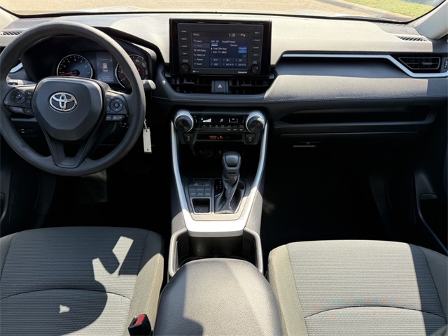 2022 Toyota RAV4 LE photo 10