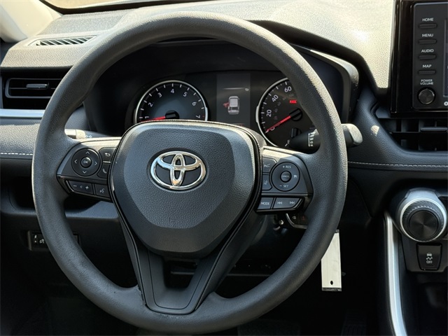 2022 Toyota RAV4 LE photo 12