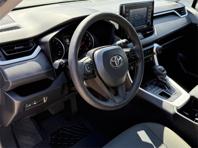 2022 Toyota RAV4 LE photo 15