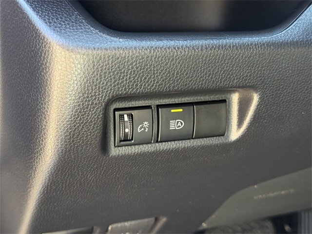 2022 Toyota RAV4 LE photo 18