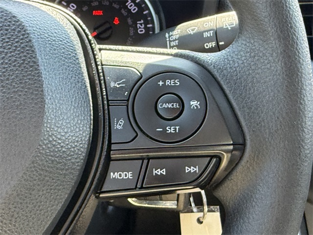 2022 Toyota RAV4 LE photo 27