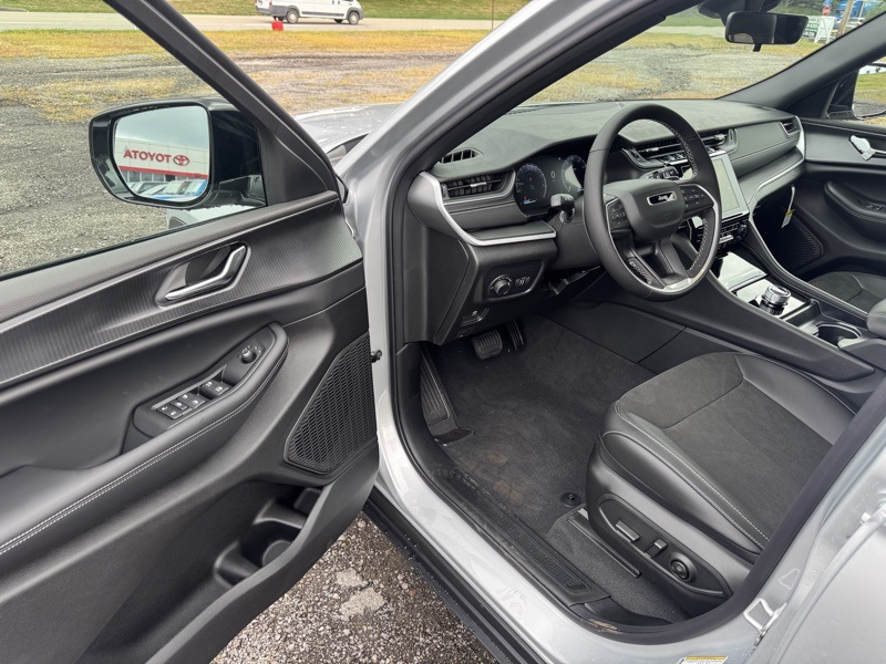New 2025 Jeep Grand Cherokee L SUV