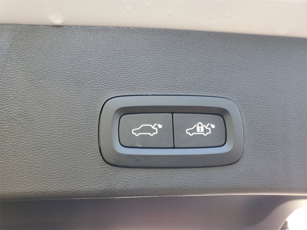 used 2024 Volvo XC40 car, priced at $27,495