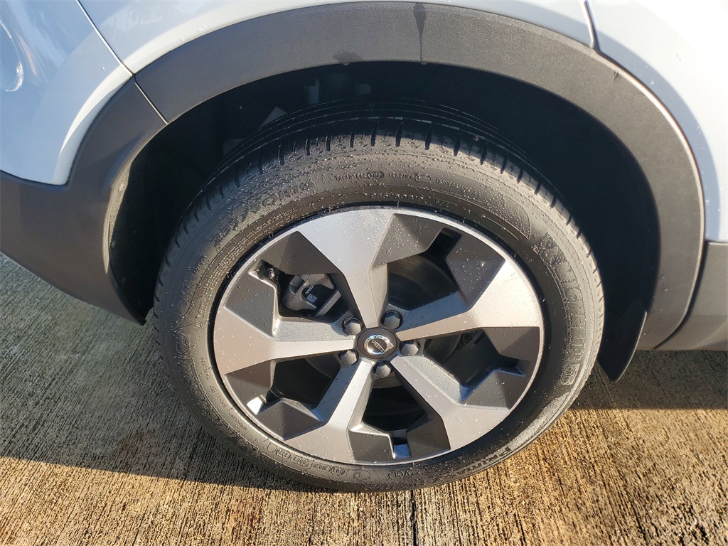 used 2024 Volvo XC40 car, priced at $27,495