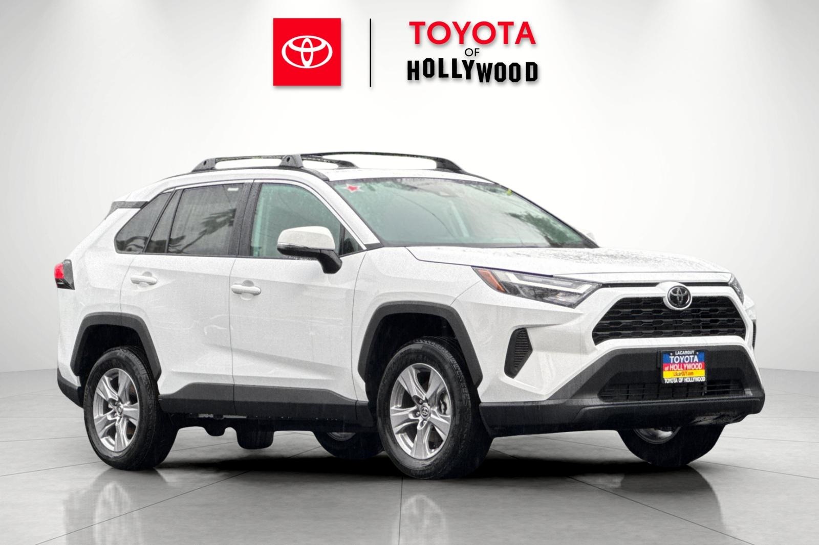 2025 Toyota RAV4 XLE's photo