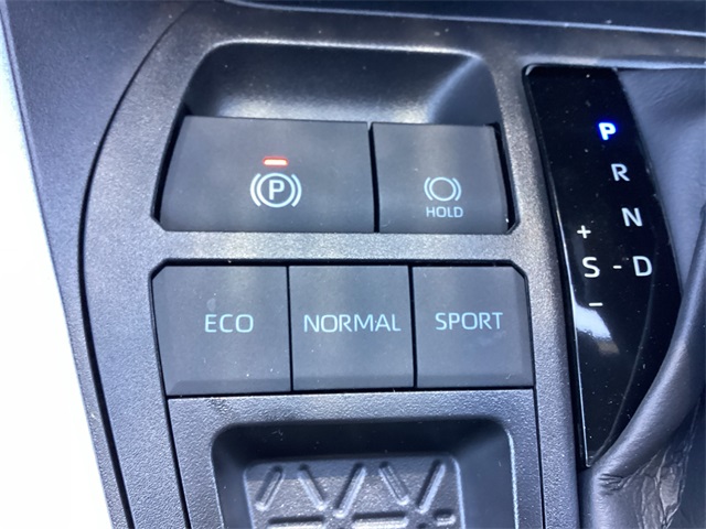 2025 Toyota RAV4 LE photo 20
