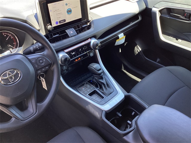 2025 Toyota RAV4 LE photo 21