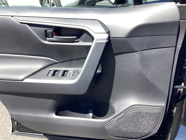 2025 Toyota RAV4 LE photo 22