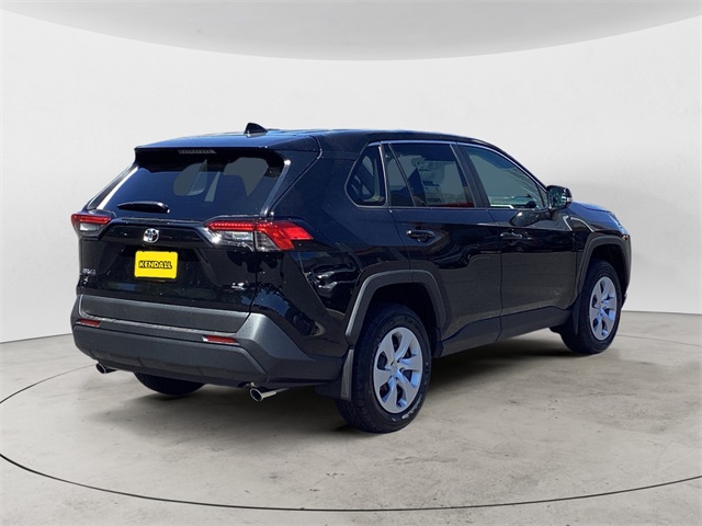 2025 Toyota RAV4 LE photo 5