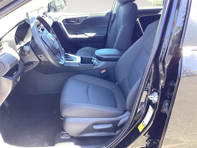 2025 Toyota RAV4 LE photo 9