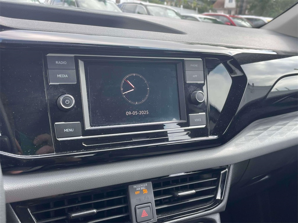 2022 Volkswagen Taos S photo 17