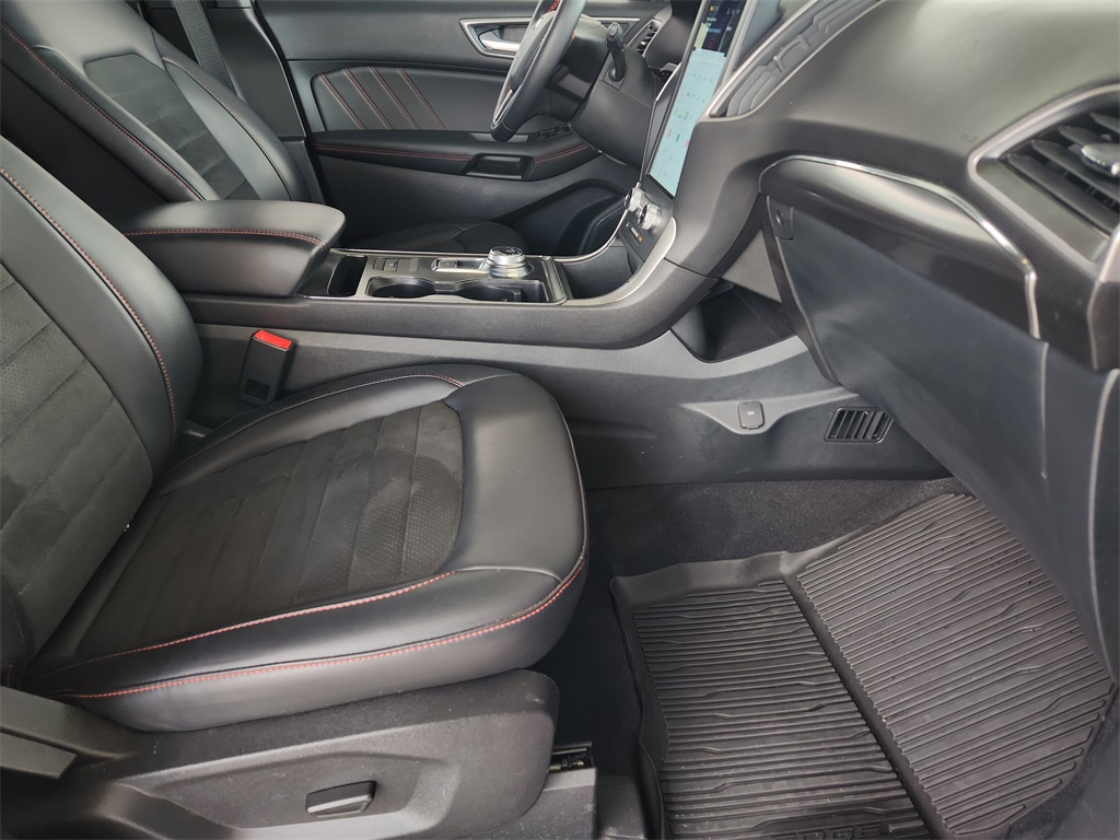 2024 Ford Edge ST photo 9