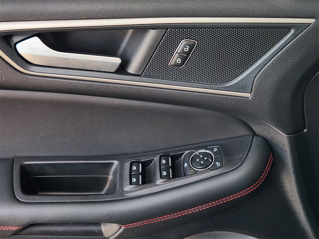 2024 Ford Edge ST photo 17