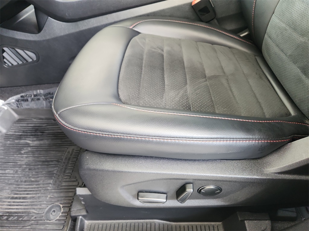 2024 Ford Edge ST photo 18