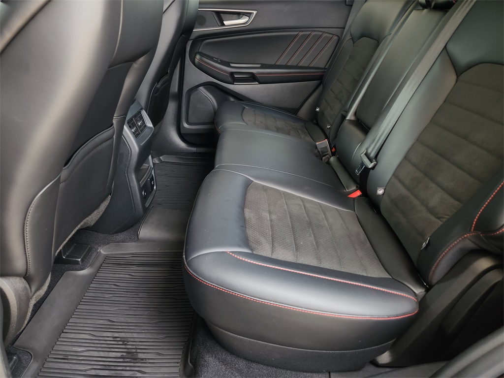 2024 Ford Edge ST photo 24