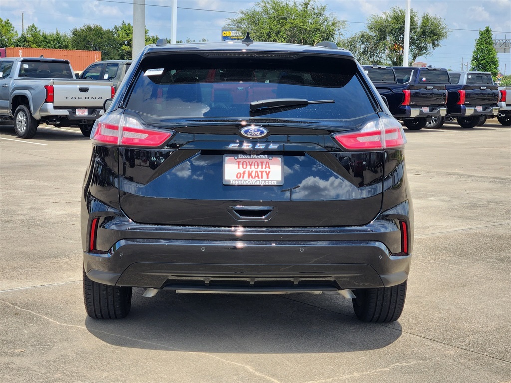 2024 Ford Edge ST photo 2