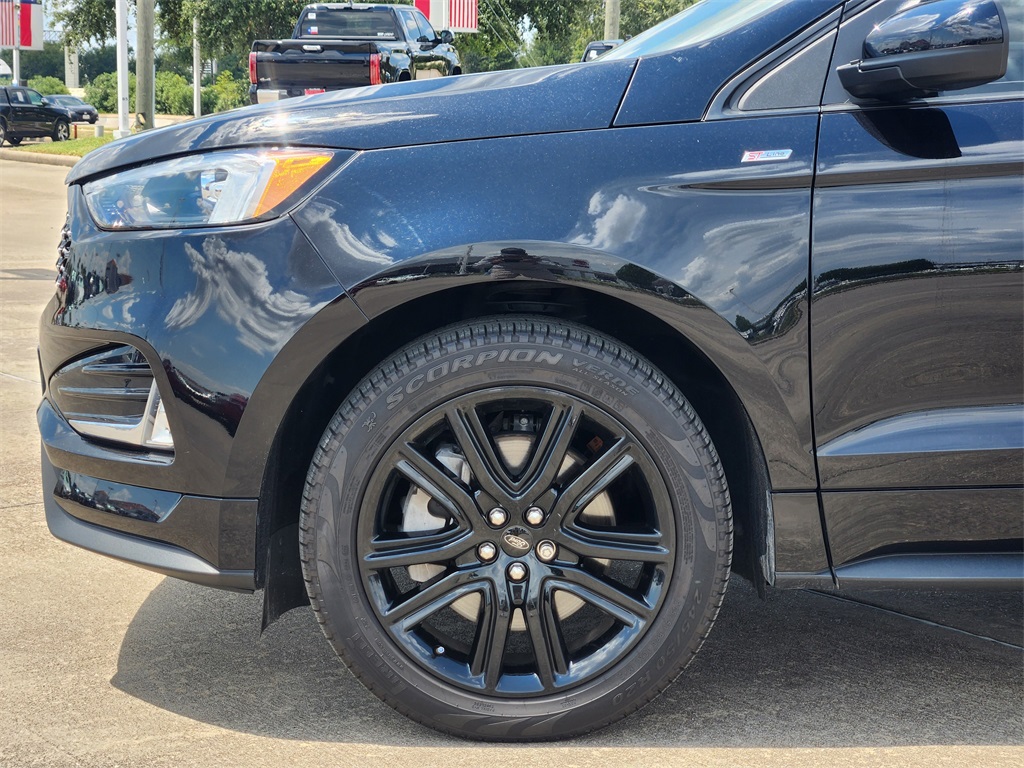 2024 Ford Edge ST photo 4